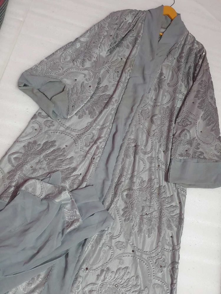 Dubai Embroidered Abaya With Stole