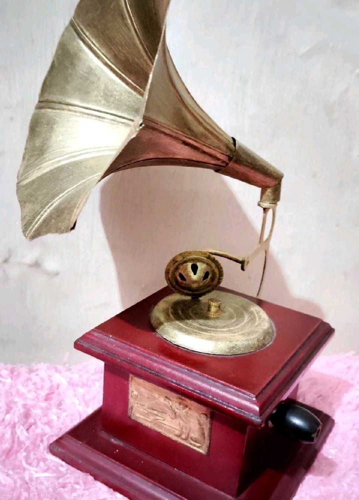 Vintage Gramophone Replica
