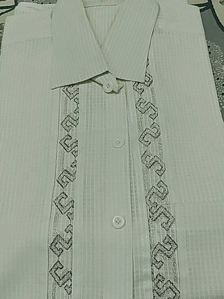 Elegant White Patterned Shirt