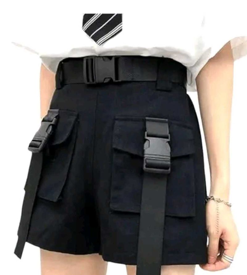 New Cargo shorts for women in Black