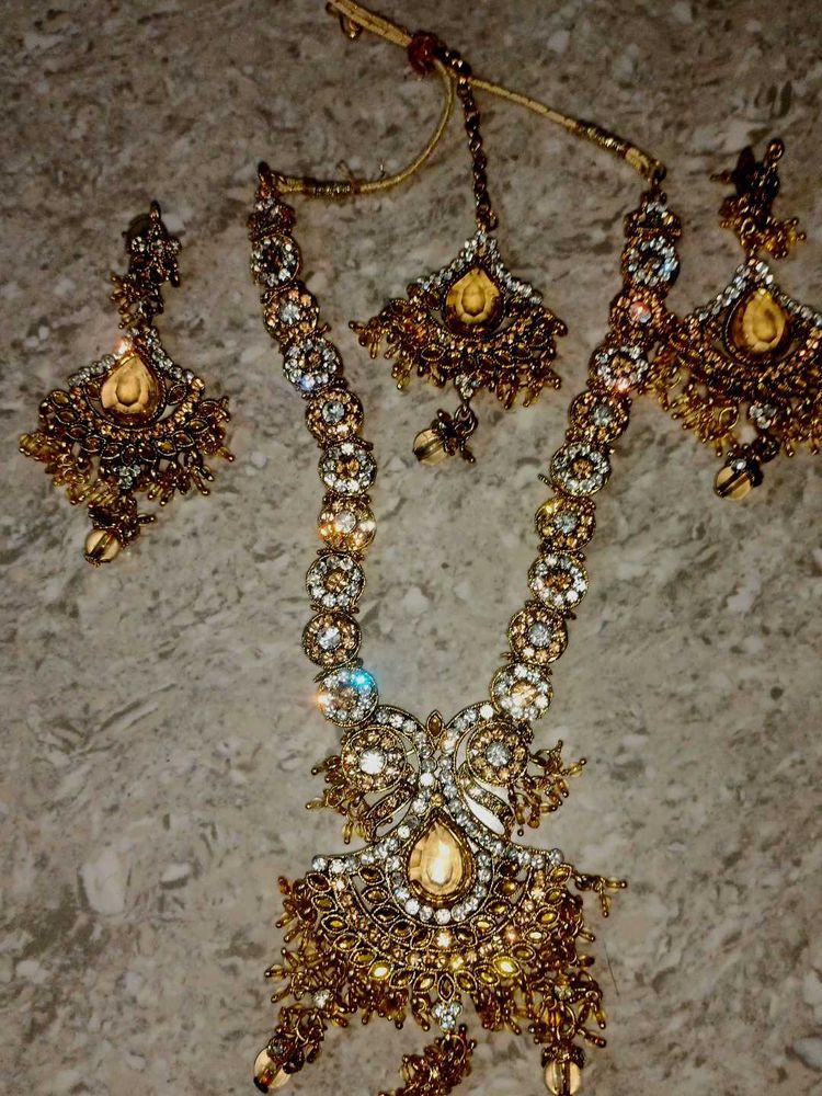 Elegant Gold-Tone Jewelry Set