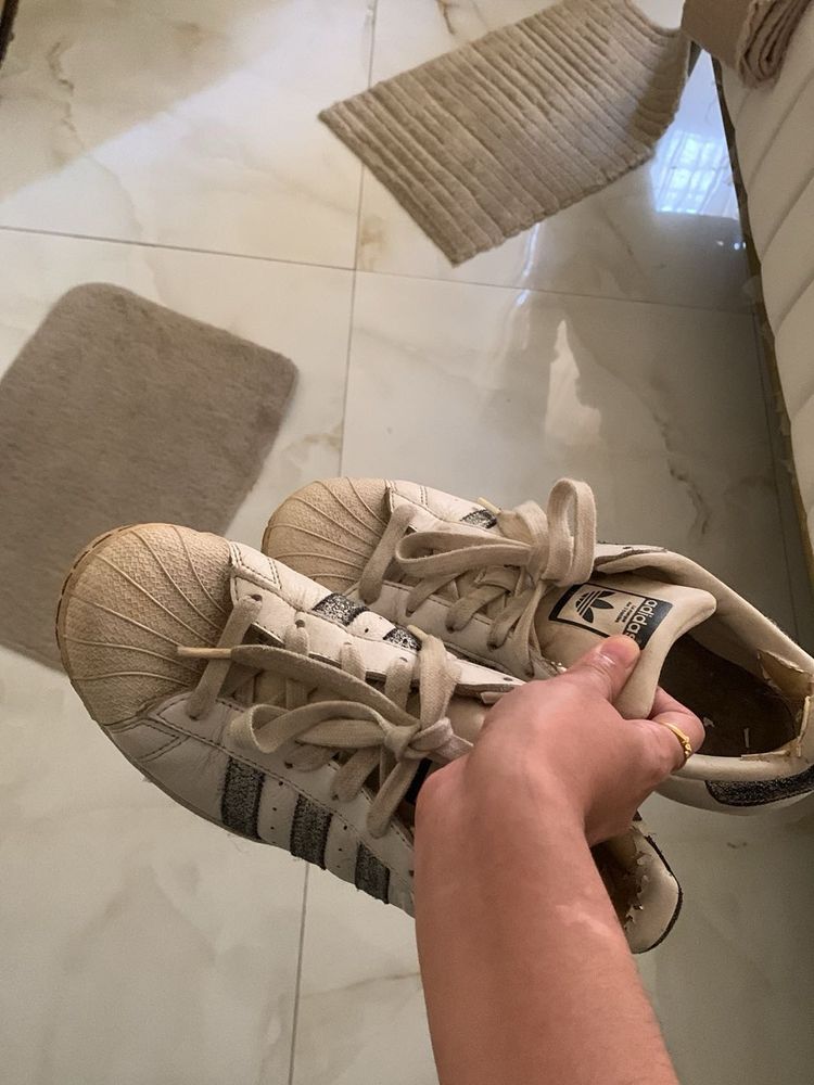 Adidas Sneakers