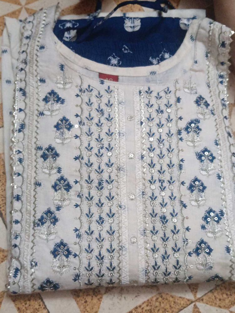 Elegant White &amp; Blue Kurta