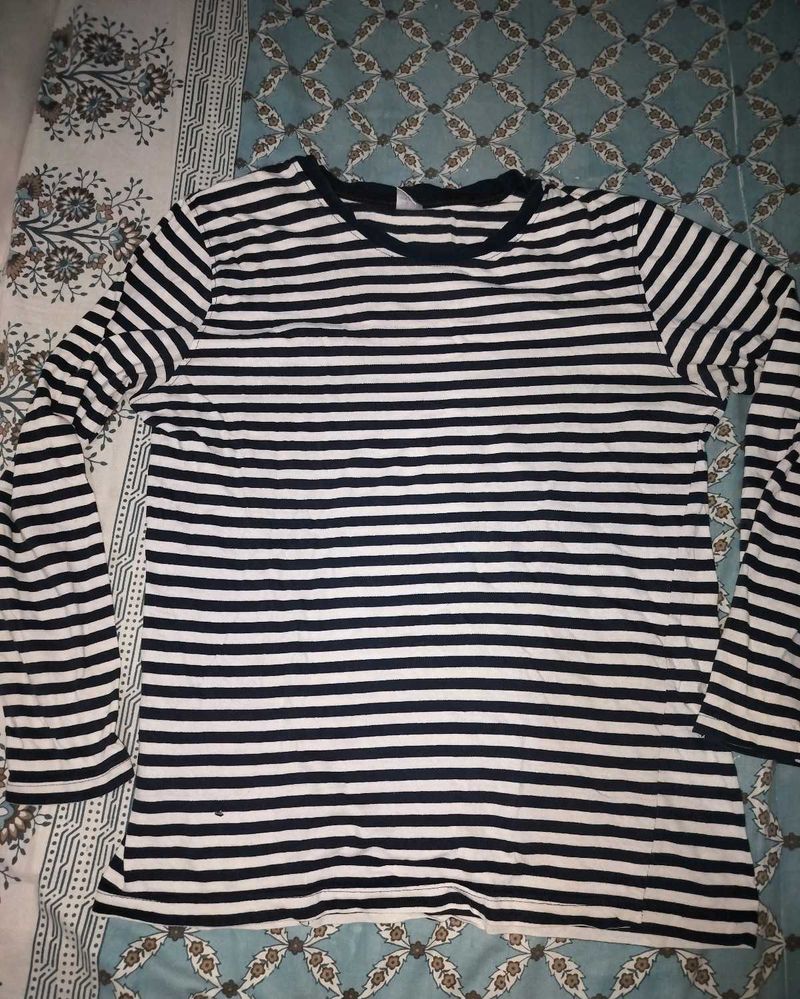 Black &amp; White Striped Tshirt