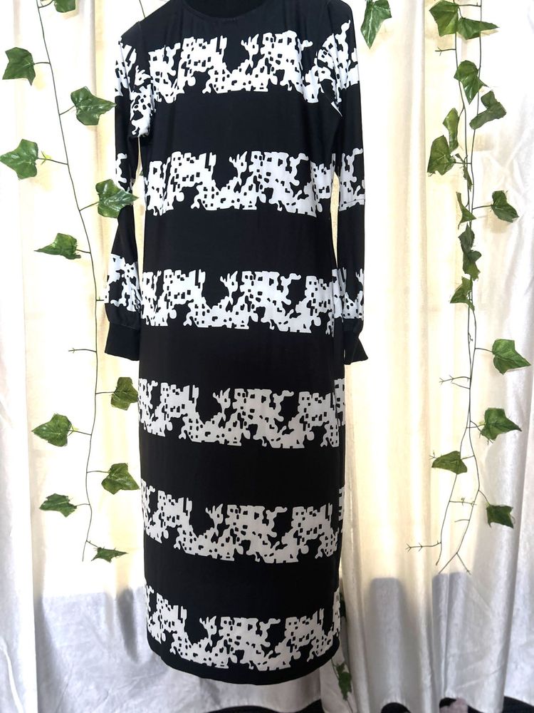 Black &amp; White Print Long Sleeve Dress