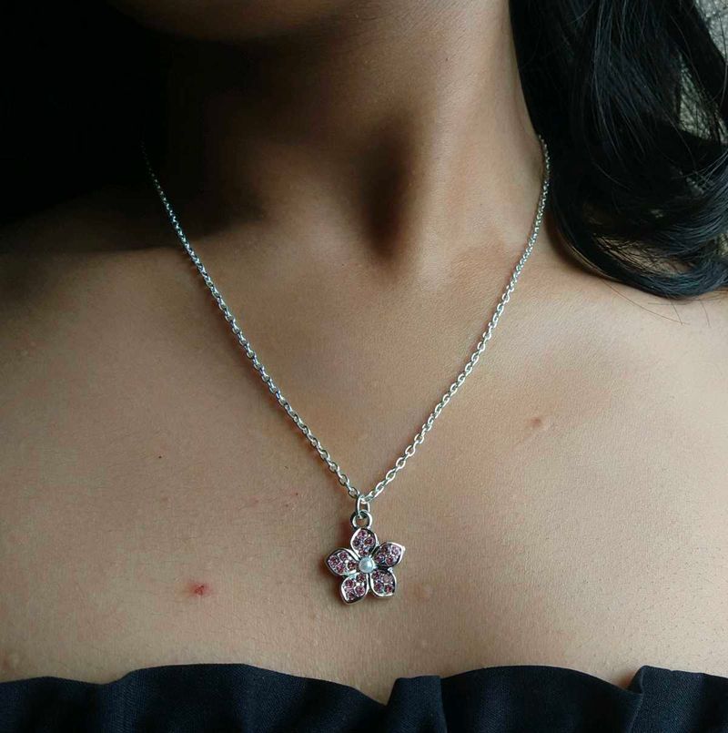 Flower Pendant Necklace ( Anti Tarnish )