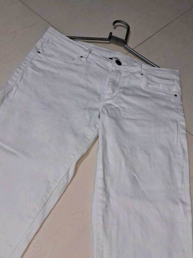WHITE SKINNY JEANS