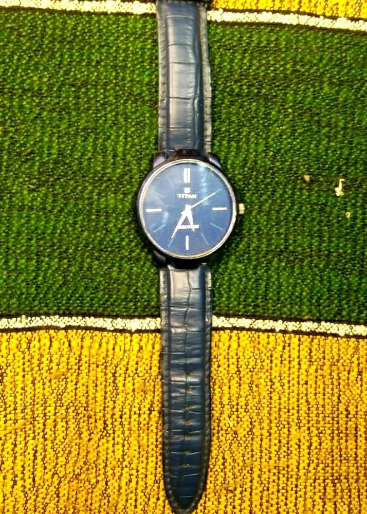 working condition   new tittan watch simple