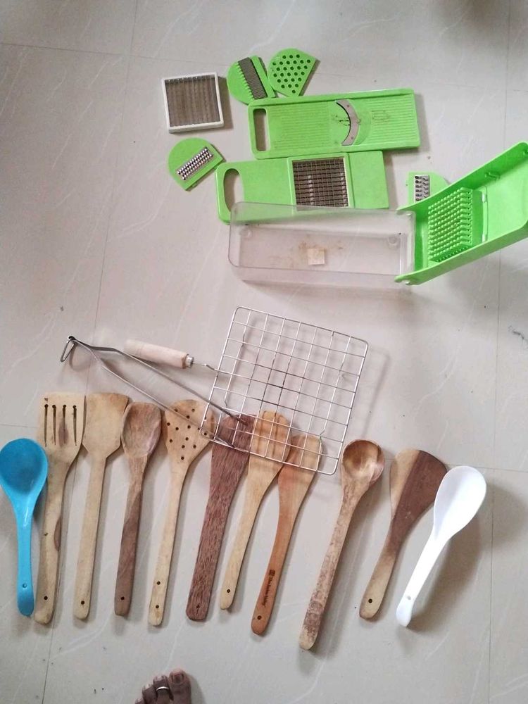 Woodens Spoons With Roti Turner And Cutter