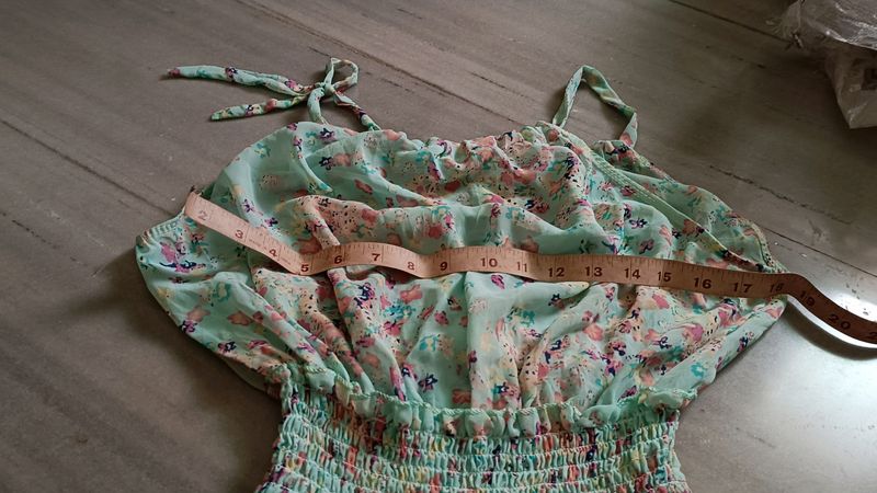 Beautiful Hulter Neck Flowered Print Top.