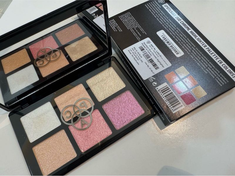 NEW! PAC Spoltlight Duo chrome highlighter Palette