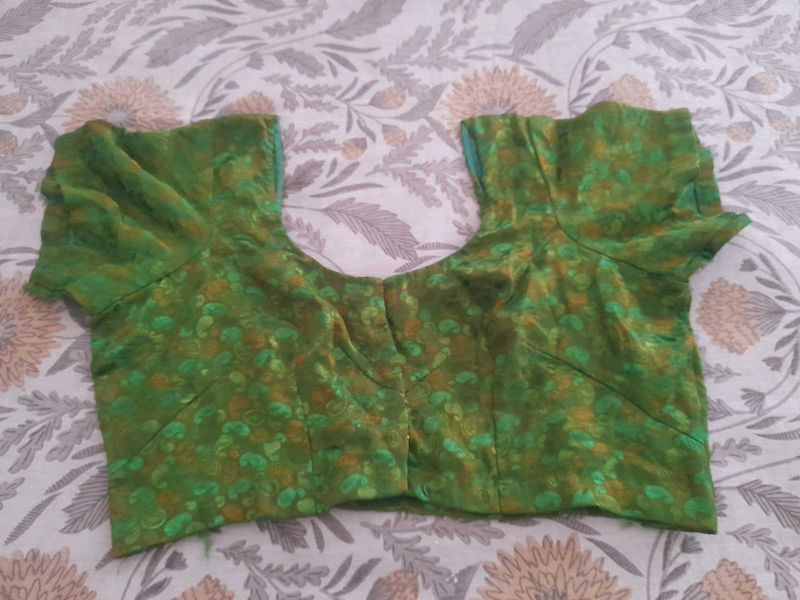 Green Blouse with margin inside