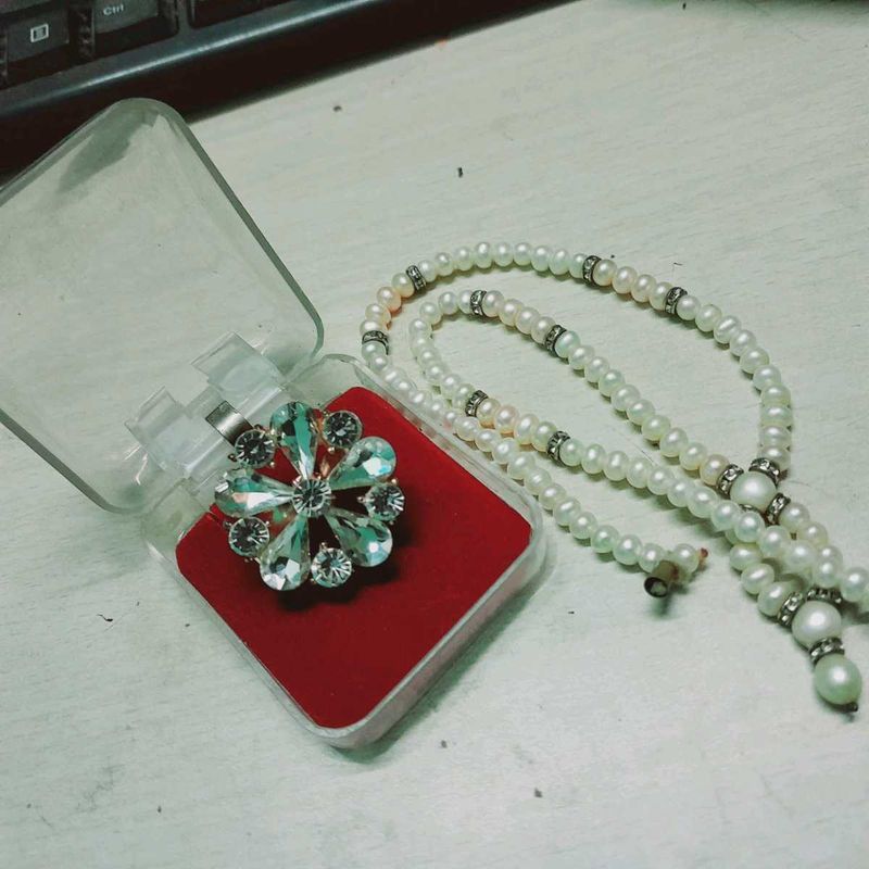 Pearl Necklace &amp; Brooch Set