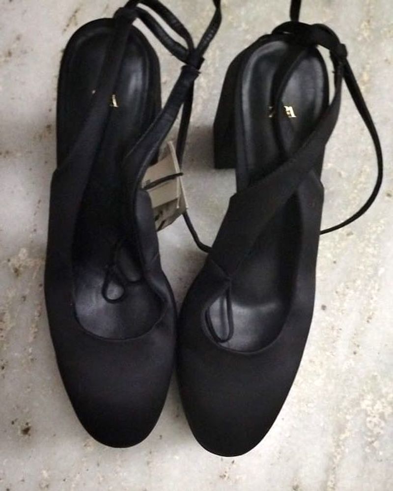 Platform new tagged Zara Black Heels
