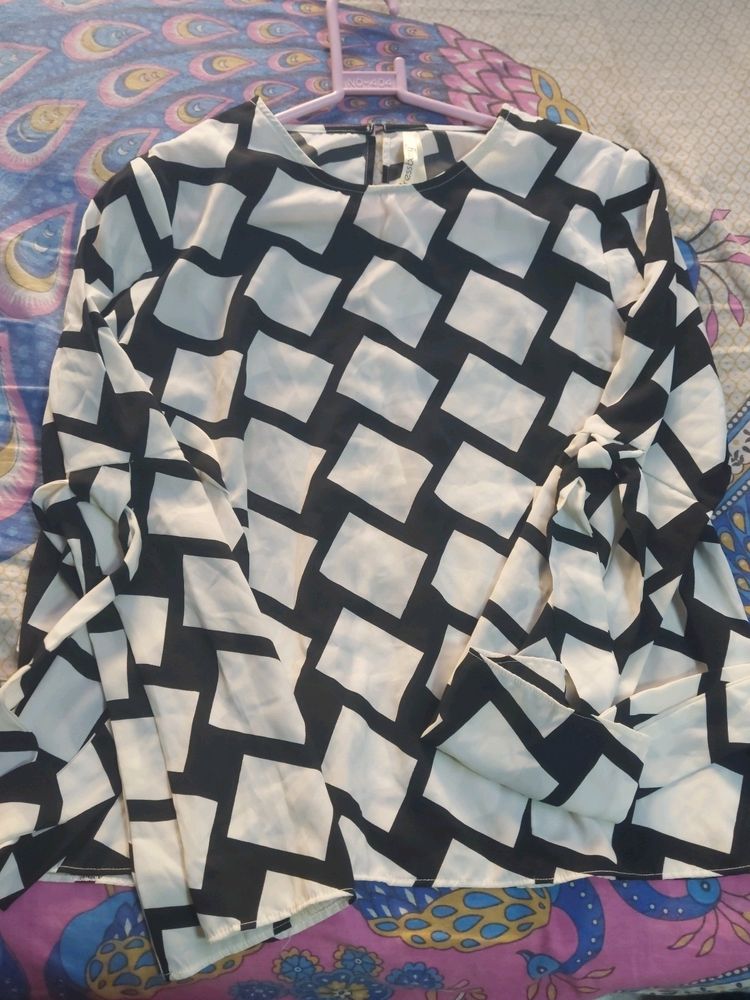 Dressberry Geometric Print Blouse