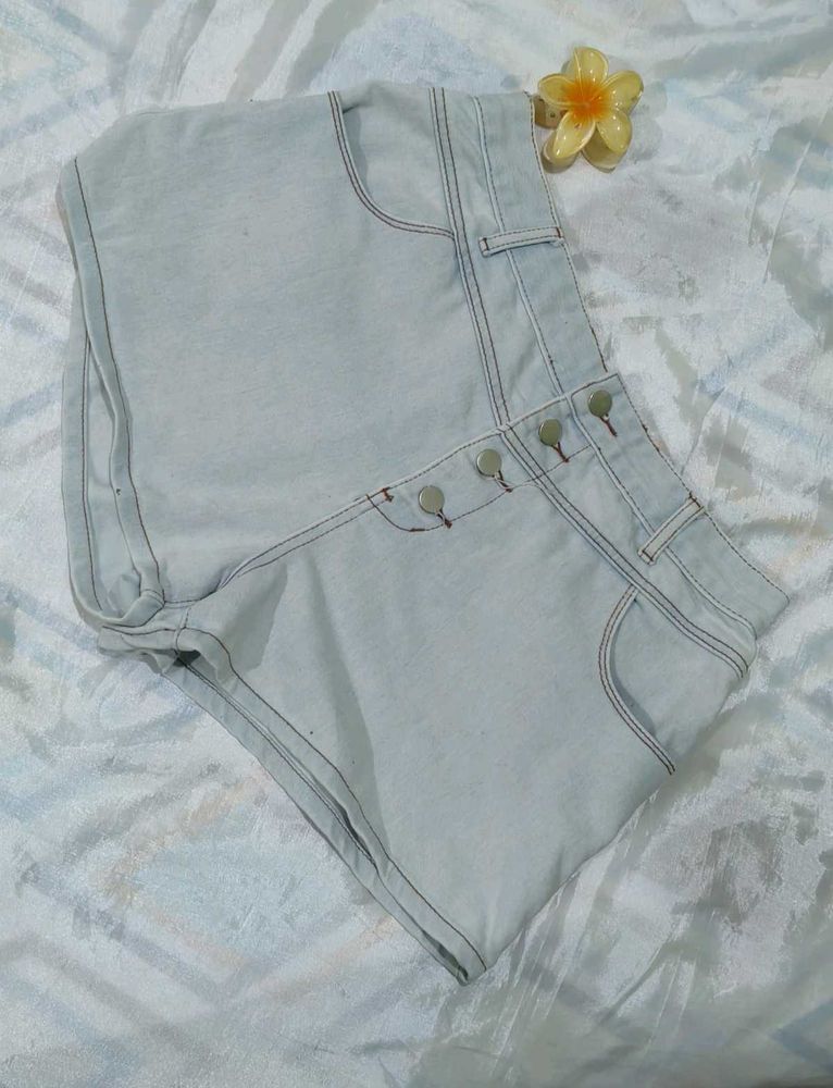Light Wash Denim Shorts✨