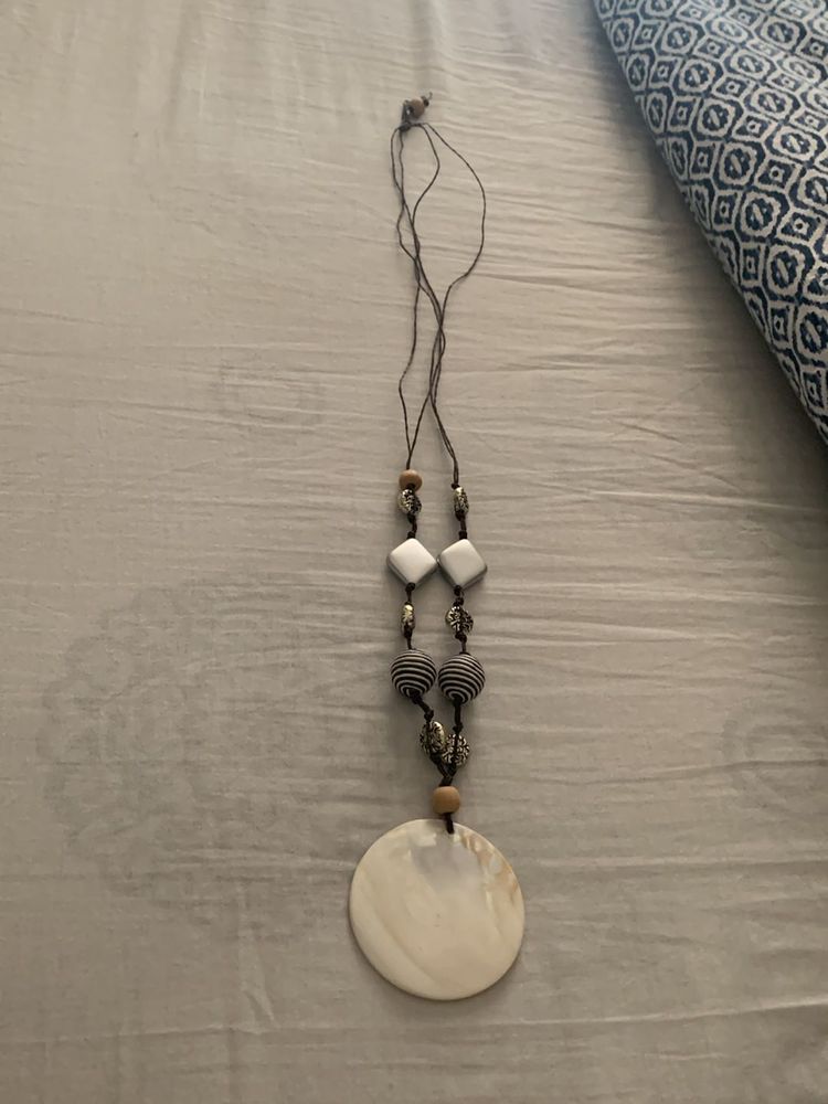 Boho Chic Shell Pendant Necklace