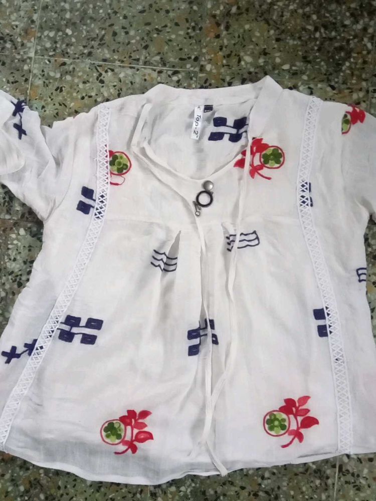 A White Prinred Top With Beautiful Sleeves