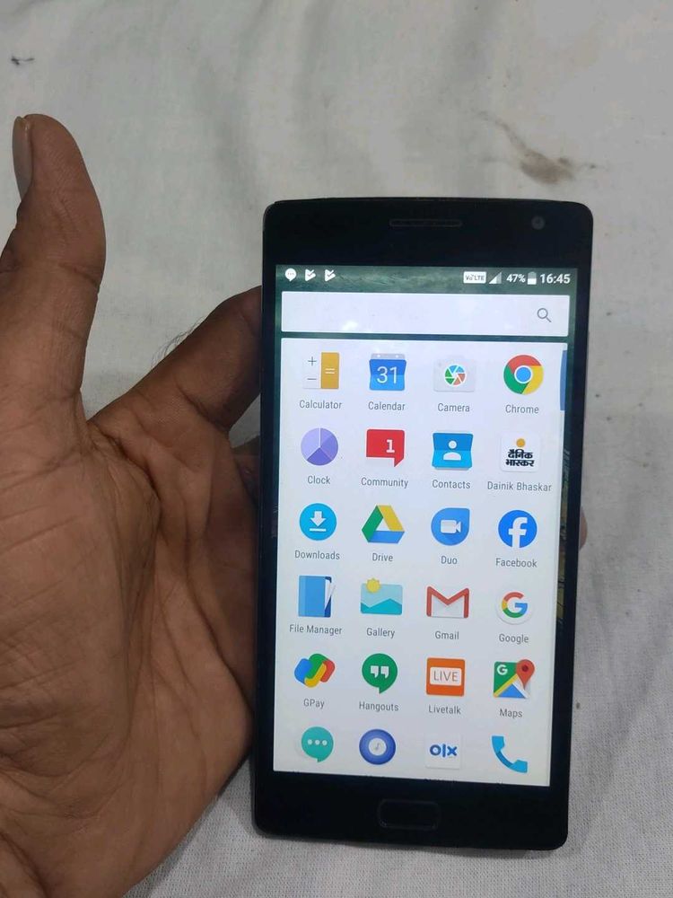 One Plus 2 Mobile Good Working Condition Me He