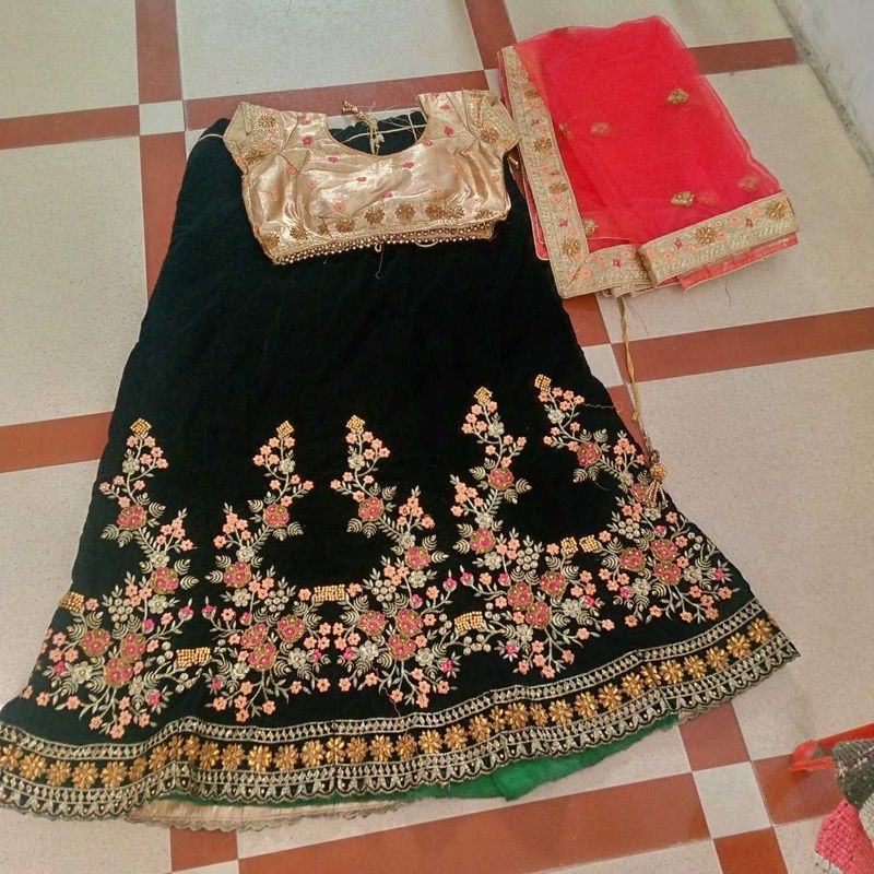 Beautiful Party Wear Valvate Lahnga