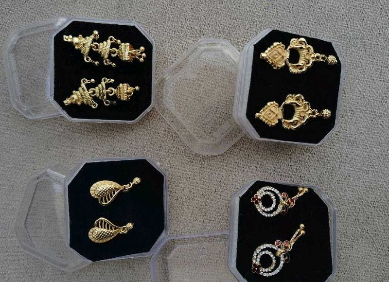GOLDEN EARRINGS 🤩-2 Pcs