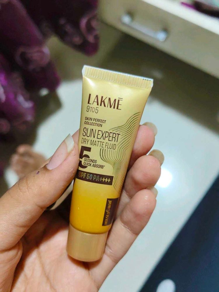 Lakme Sun Expert Dry Matte Fluid