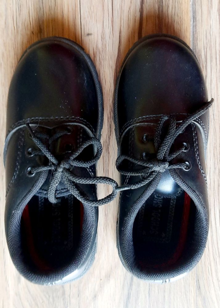Shoes For 3 To 4 Year Boys Length 7 N 1/2 Inches