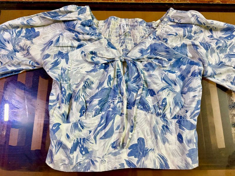Blue &amp; White Floral Tie-Up Crop Top | Puff Sleeves