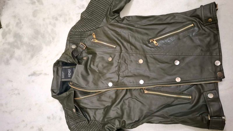 Classical  LEATHER JACKET  with AESTHETIC LOOK 🩶
