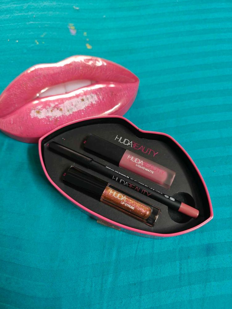 Huda Beauty Set
