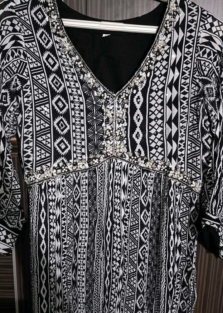 Black &amp; White geometric pattern Long kurti