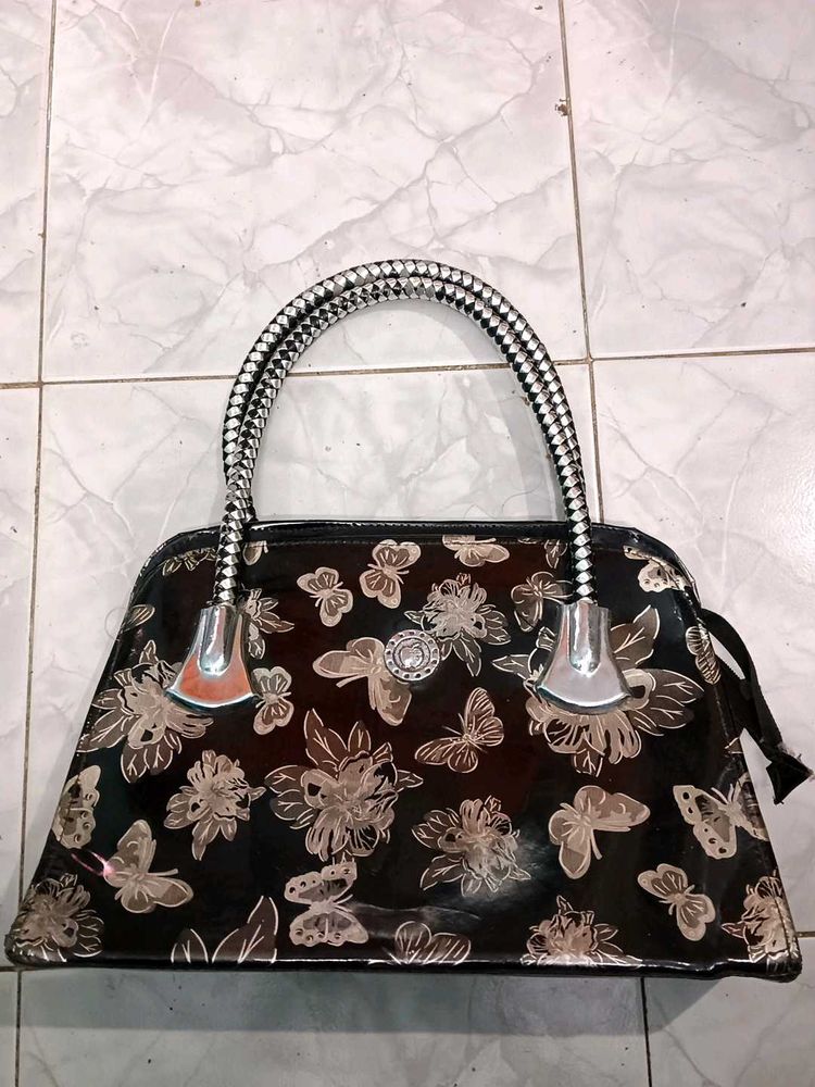 Flash Sale Price DropBranded Classic Hand Bag