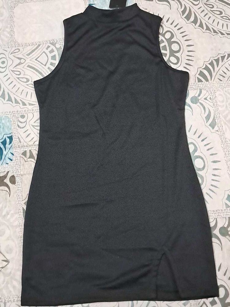 Sleek Black Mini Bodycon Dress