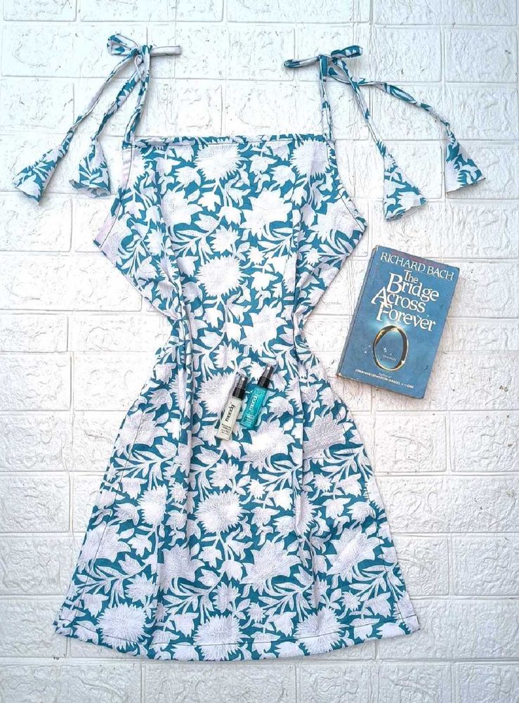 Strapped Short Kurti 💙🤍