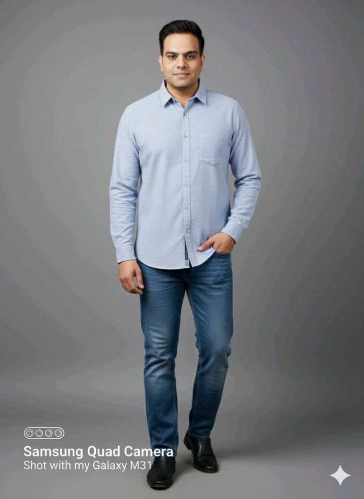 Stylish men&#39;s solid formal light blue shirt