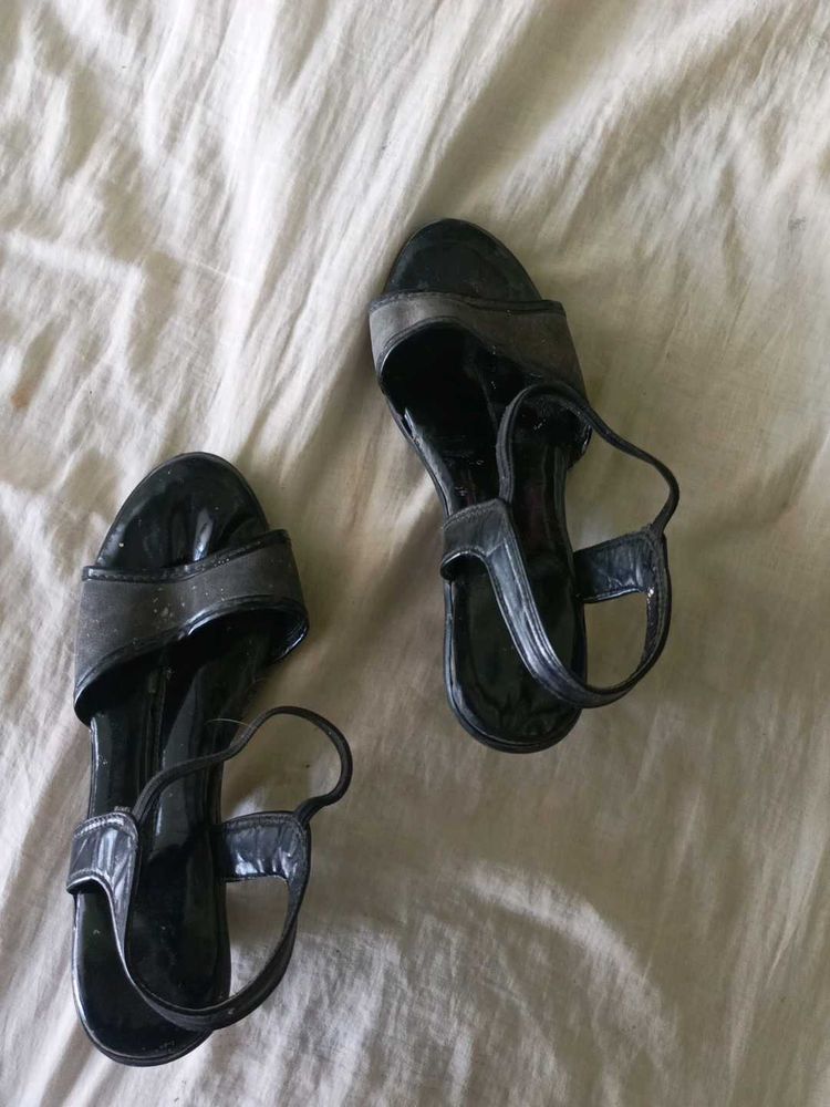 Black Slingback heeled sandals