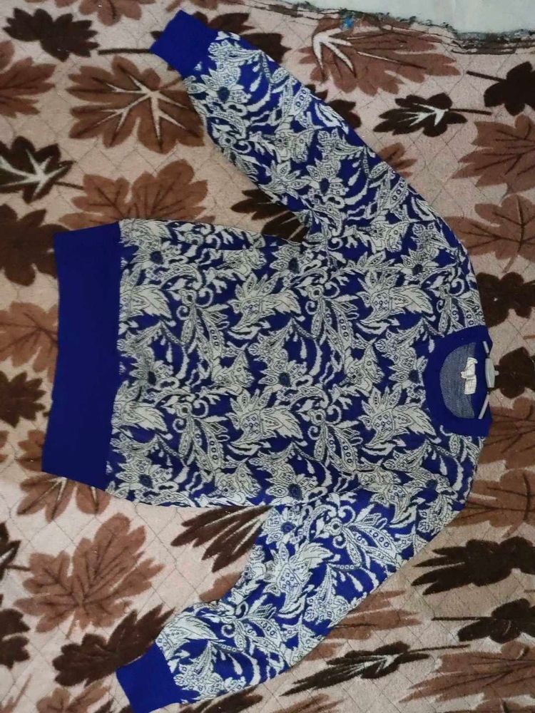 Sweater - Blue And While Printing Cozy &amp; Warm
