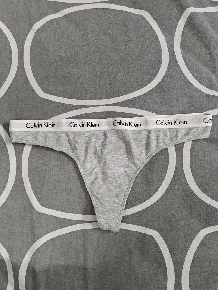 Calvin Klein - 32