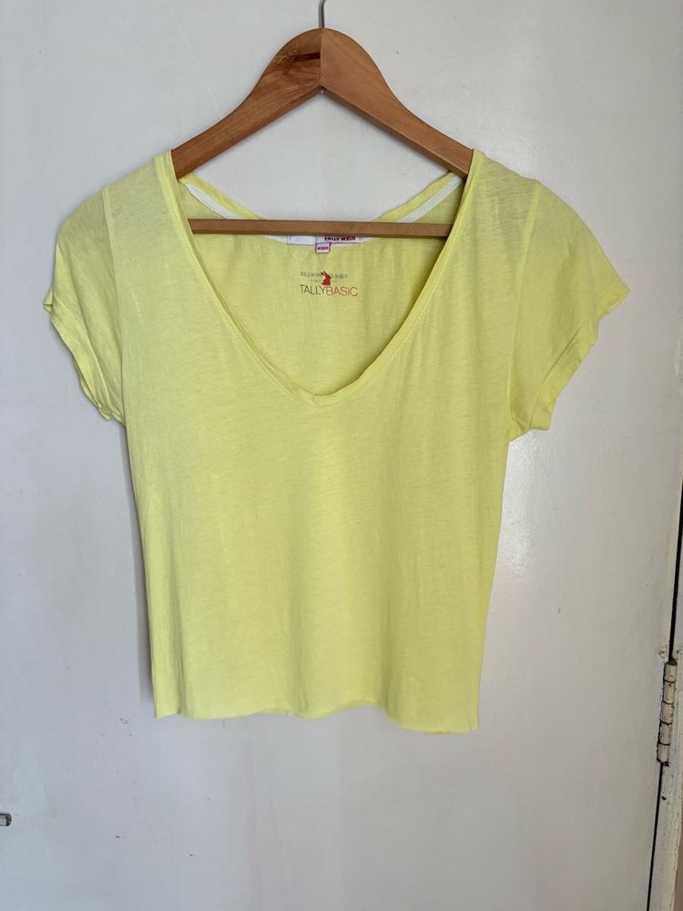 Tally Basic Yellow V-Neck Tee