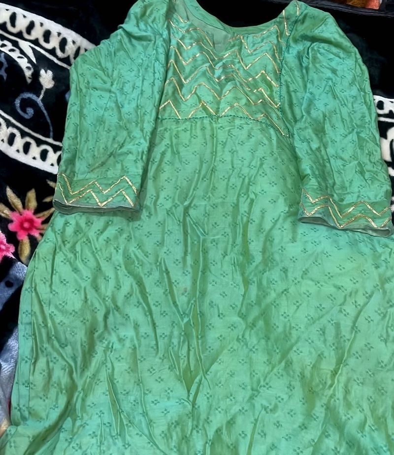 Elegant Green Embroidered Kurta