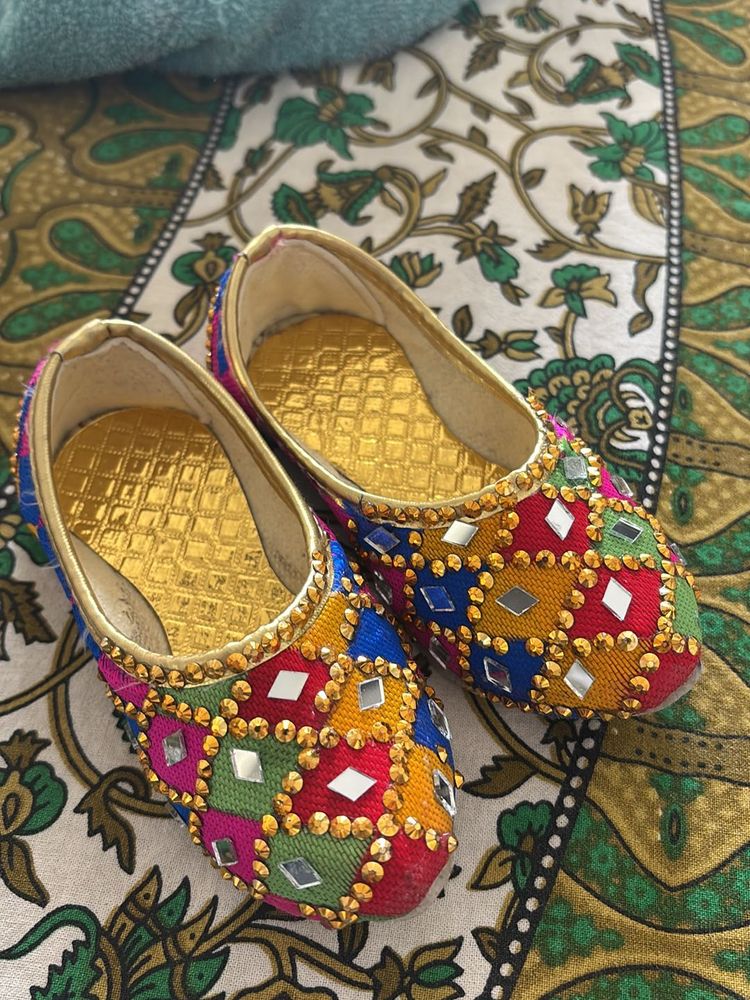 Colorful Embroidered Mojari