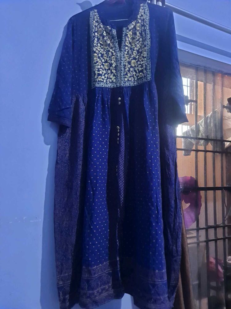 Elegant Blue Embroidered Kurta