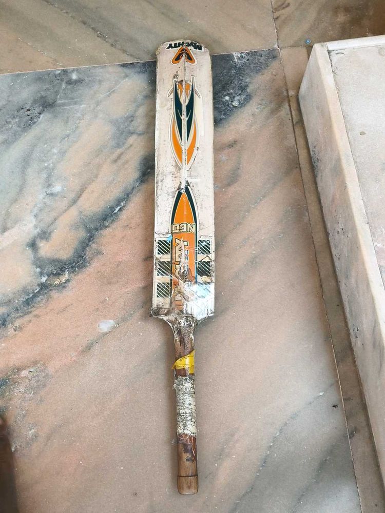 Mighty Neo Cricket Bat