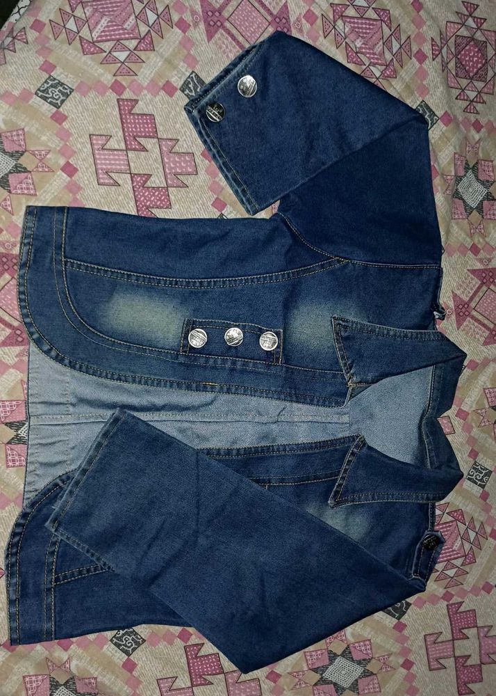 Classic Denim Jacket 🤳🏻👓