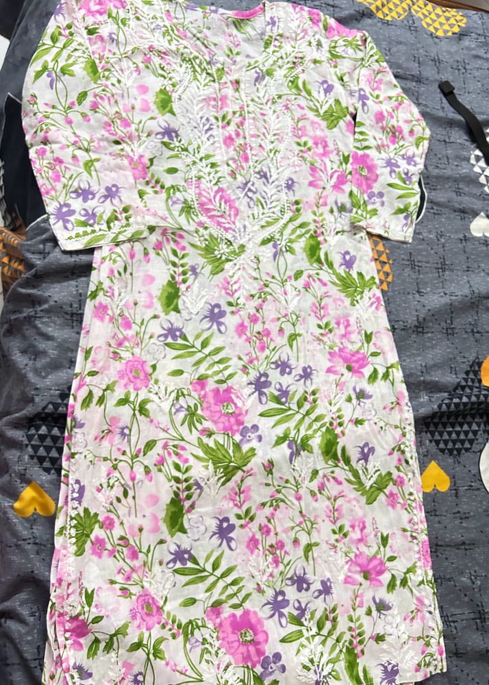 White Floral Chikankari Kurta- Unused- Bust 34