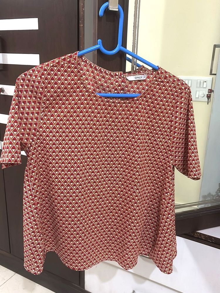Stylish ONLY Printed Top