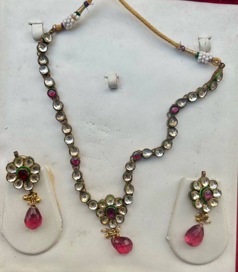 Elegant Kundan Necklace Set