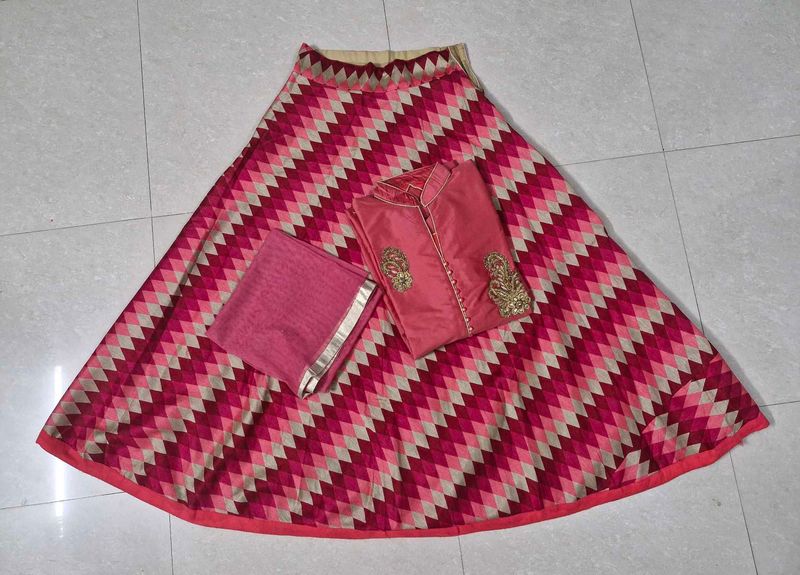 Beautiful Dress(Kurti, Skirt &amp; Dupatta)