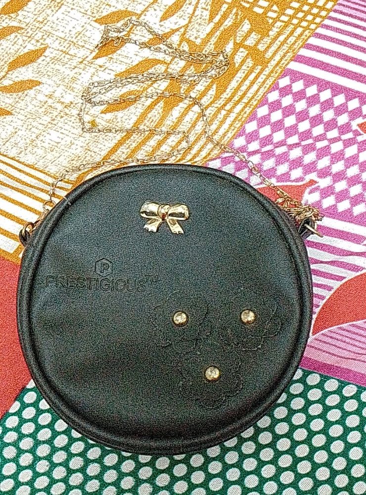 ROUND SLING BAG/ UNDER 500 COINS