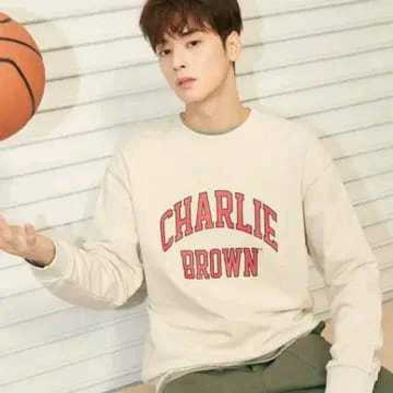 Penuts brand orignal Charlie Brown Graphic Tee